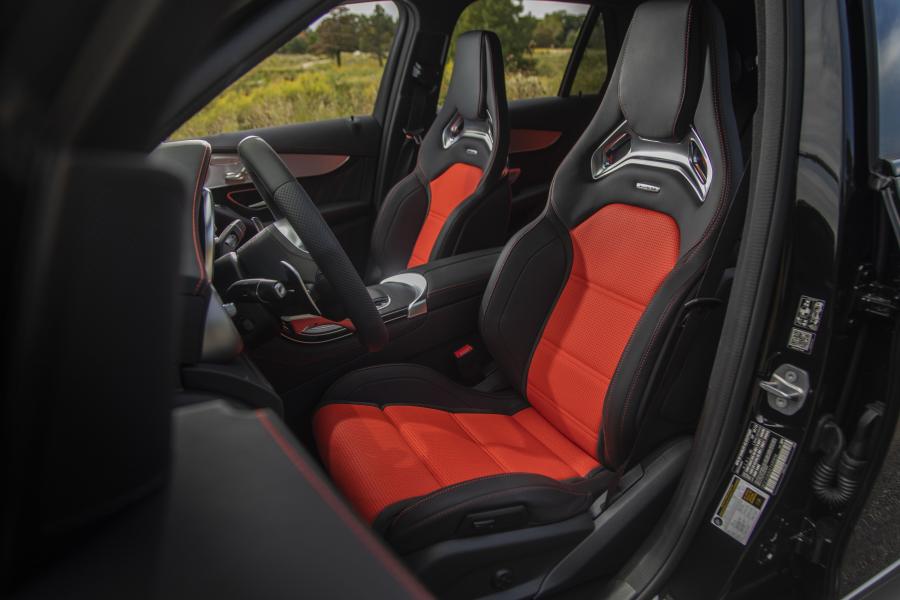 Интерьер Mercedes-AMG GLC63 4Matic+ (X253) 2019 года  (NA) (фото 28 из 81)